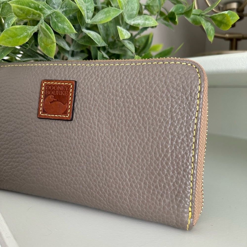 SOLD - Dooney Pebble Grain Zip Around Taupe Wallet - Picture 5 of 12